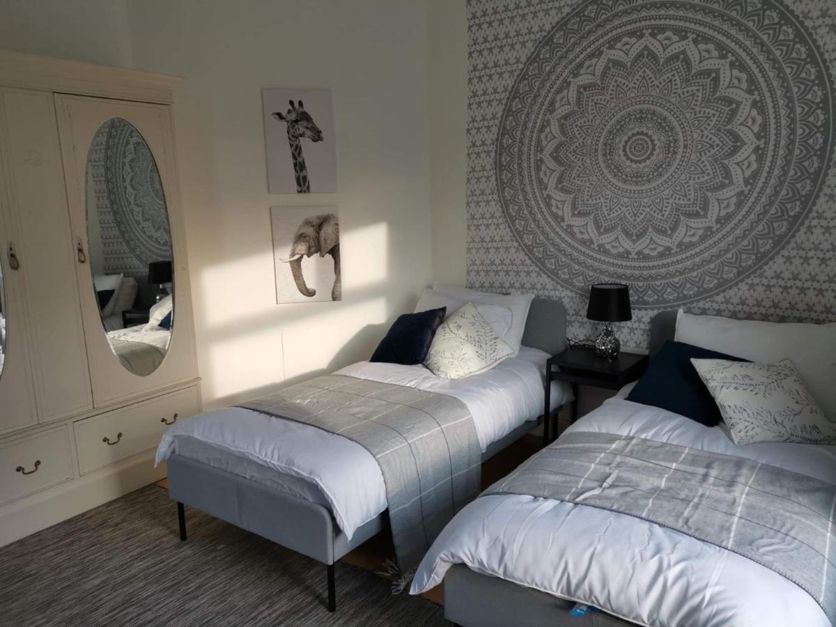 Corner House, Sleeps 8 In 4 Bedrooms, Near Train Station, Great Value! Μάντσεστερ Εξωτερικό φωτογραφία