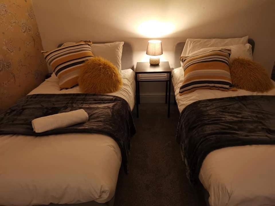 Corner House, Sleeps 8 In 4 Bedrooms, Near Train Station, Great Value! Μάντσεστερ Εξωτερικό φωτογραφία